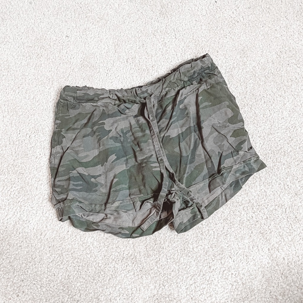 Sanctuary camouflage comfy lounge shorts